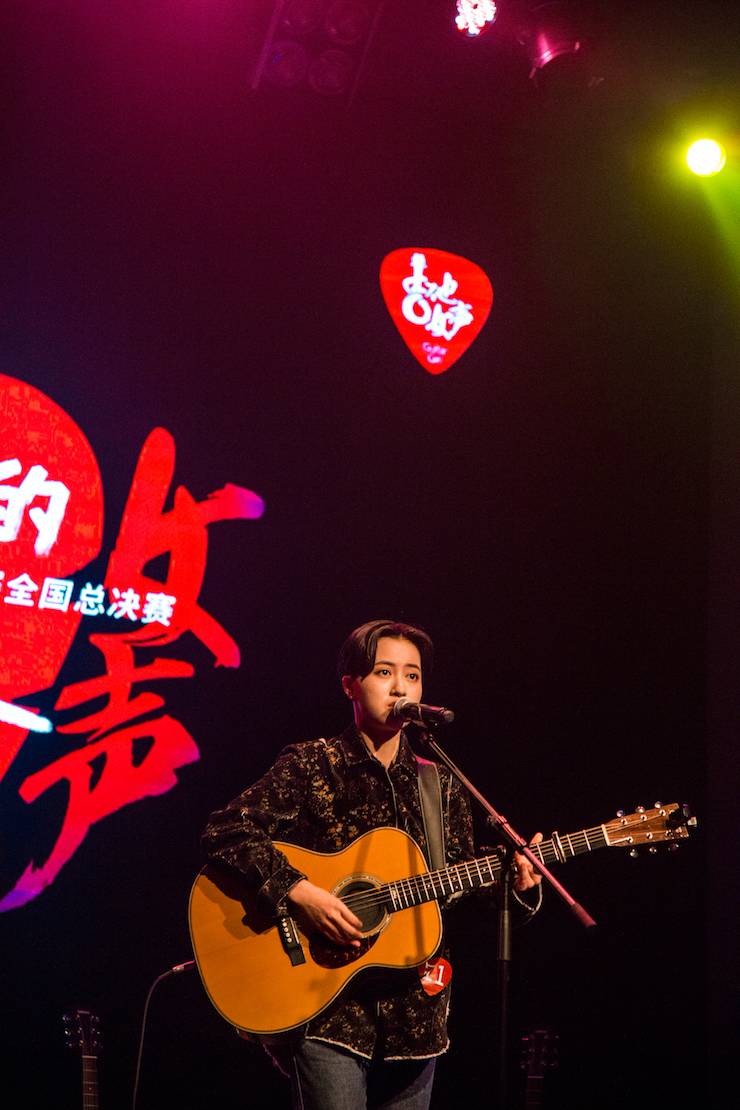 第四届“利记sbobet吉他女声弹唱大赛”总冠军出炉<br />温格夺冠，董冬冬担任评委